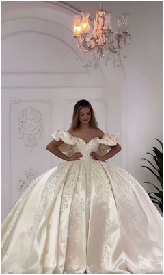 G21-031 robe de mariée princesse en dentelle ivoire avec traîne chapelle