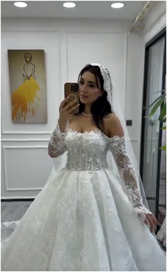 G21-056 robe de mariée princesse en dentelle ivoire avec traîne chapelle