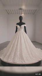 G21-066 robe de mariée princesse en dentelle ivoire avec traîne chapelle