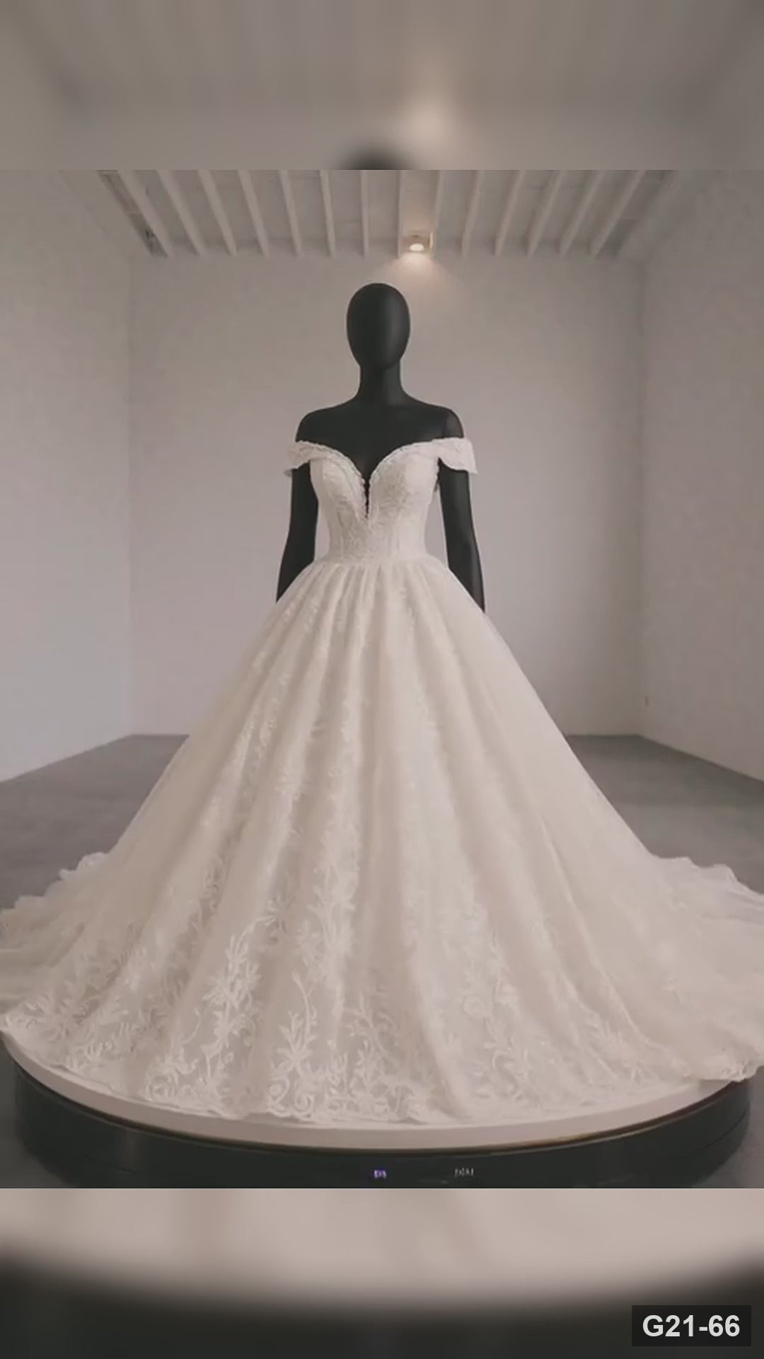 G21-066 robe de mariée princesse en dentelle ivoire avec traîne chapelle