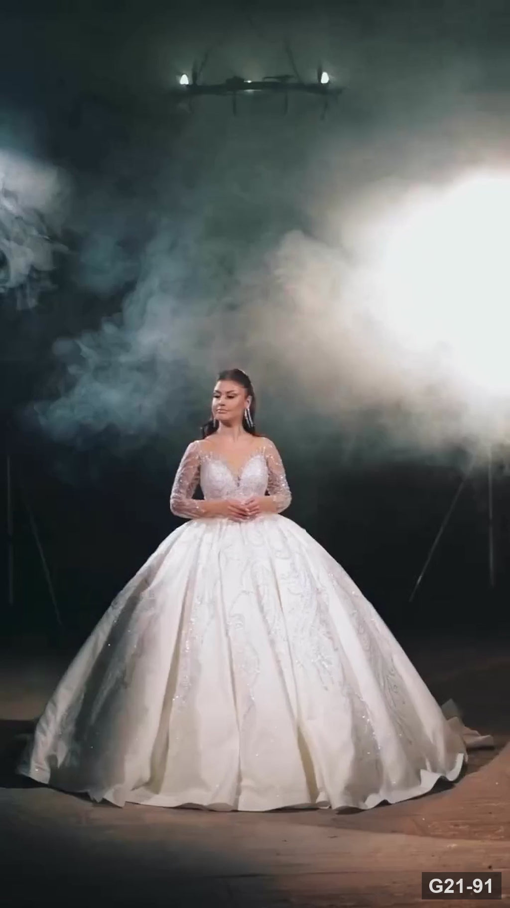 G21-091 robe de mariée princesse en dentelle ivoire avec traîne chapelle