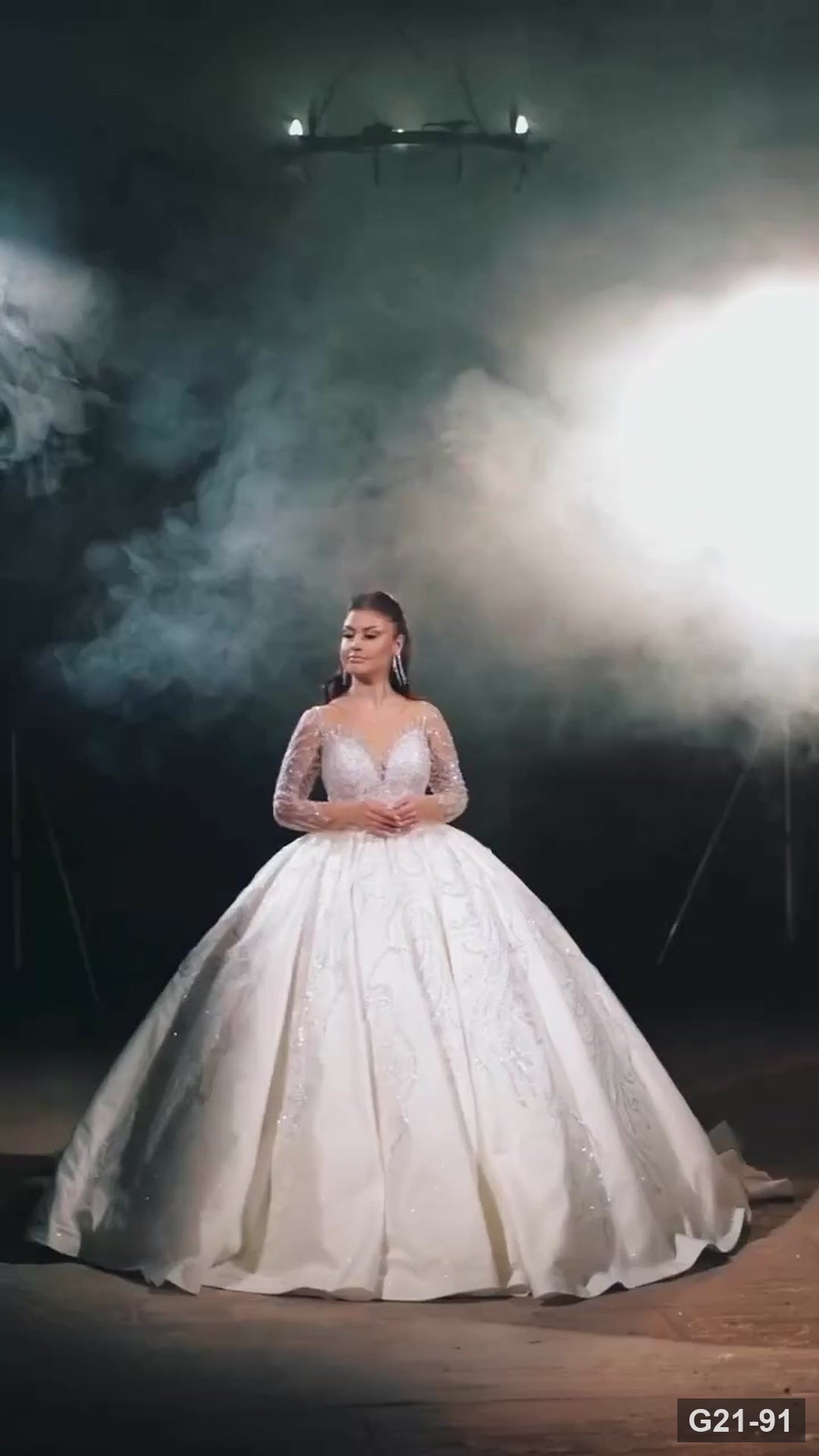G21-091 robe de mariée princesse en dentelle ivoire avec traîne chapelle