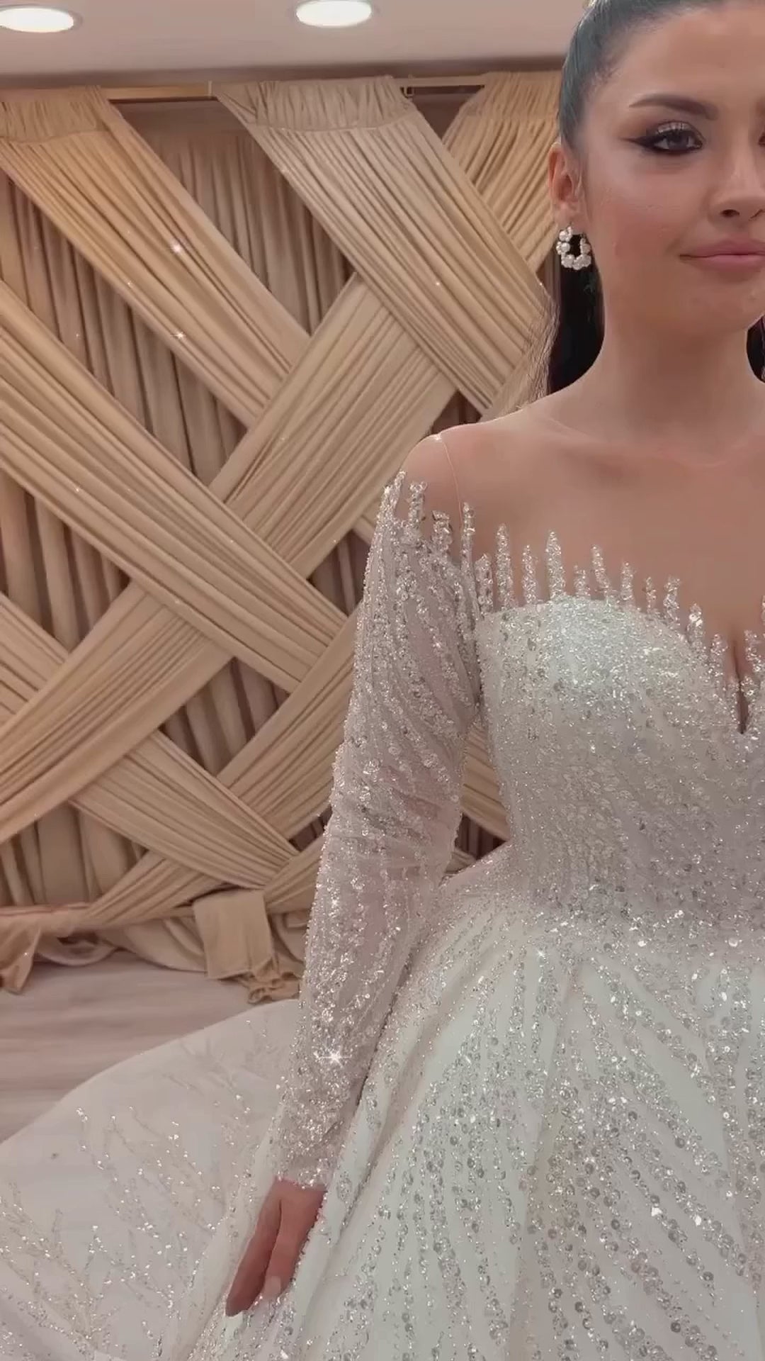 G21-113 robe de mariée princesse en dentelle ivoire avec traîne chapelle