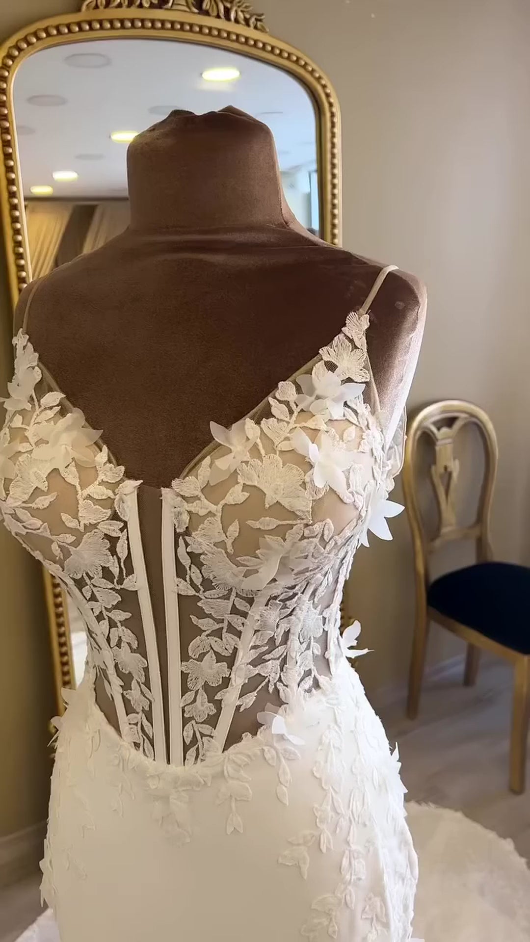 G21-102 robe de mariée sirène en dentelle ivoire avec traîne chapelle