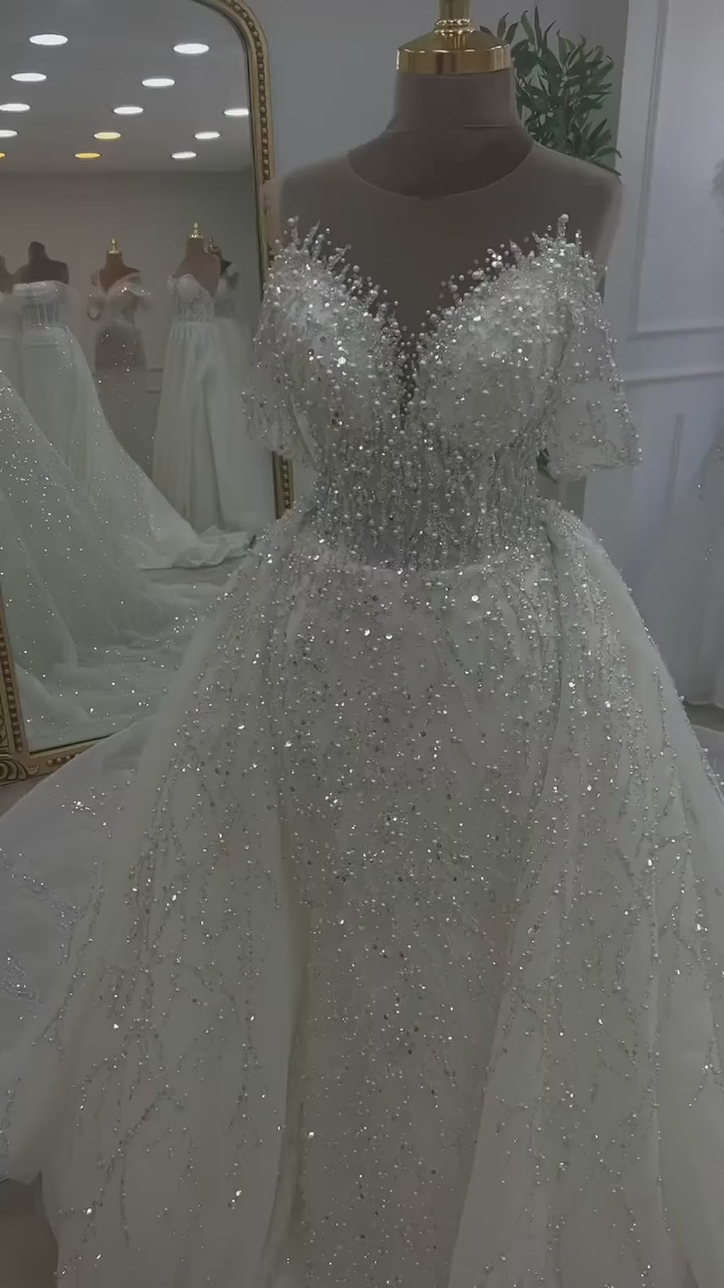 G21-111 robe de mariée princesse en dentelle ivoire avec traîne chapelle