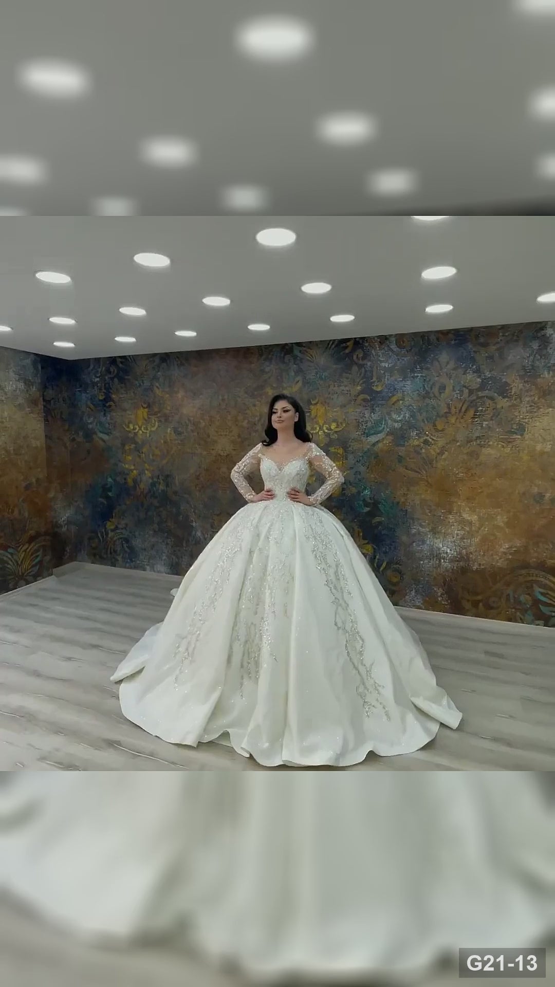 G21-013 robe de mariée princesse en dentelle ivoire avec traîne chapelle