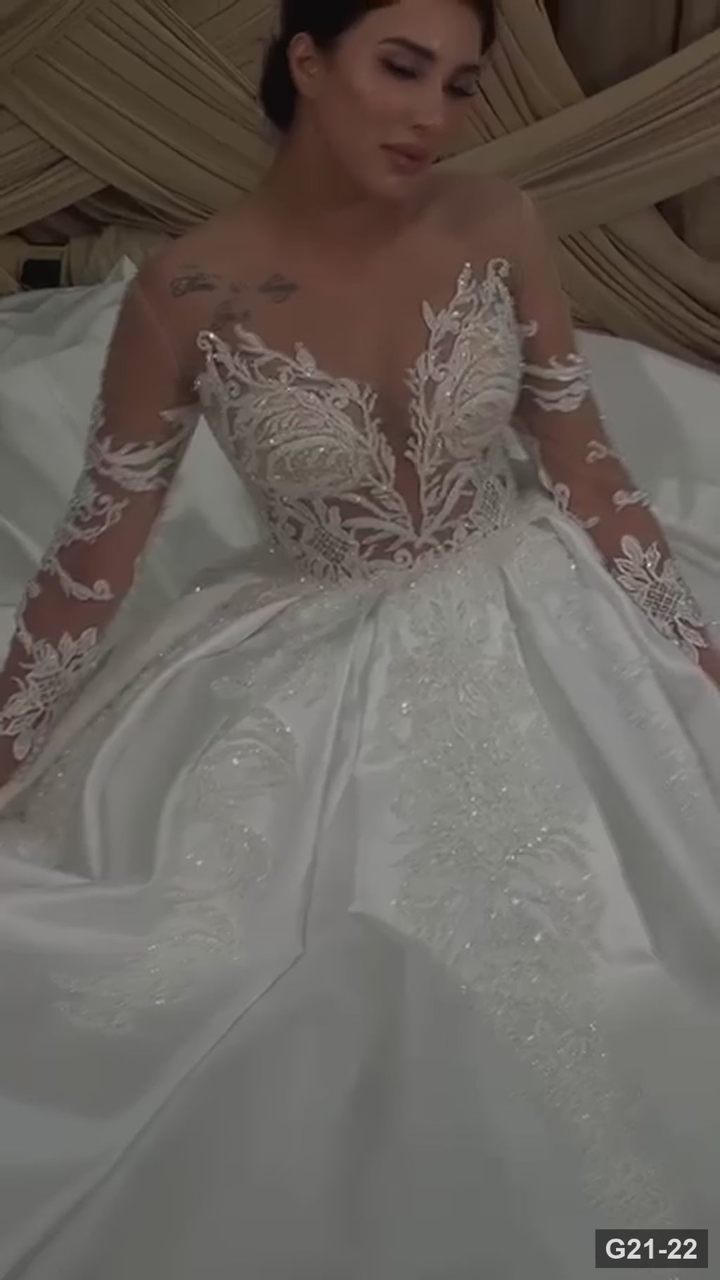 G21-022 robe de mariée princesse en dentelle ivoire avec traîne chapelle