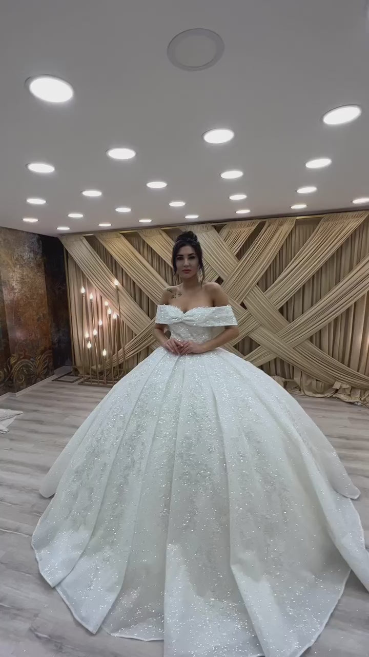 G21-128A robe de mariée princesse en dentelle perlée ivoire doux