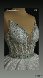 G21-098 robe de mariée princesse en dentelle ivoire avec traîne chapelle