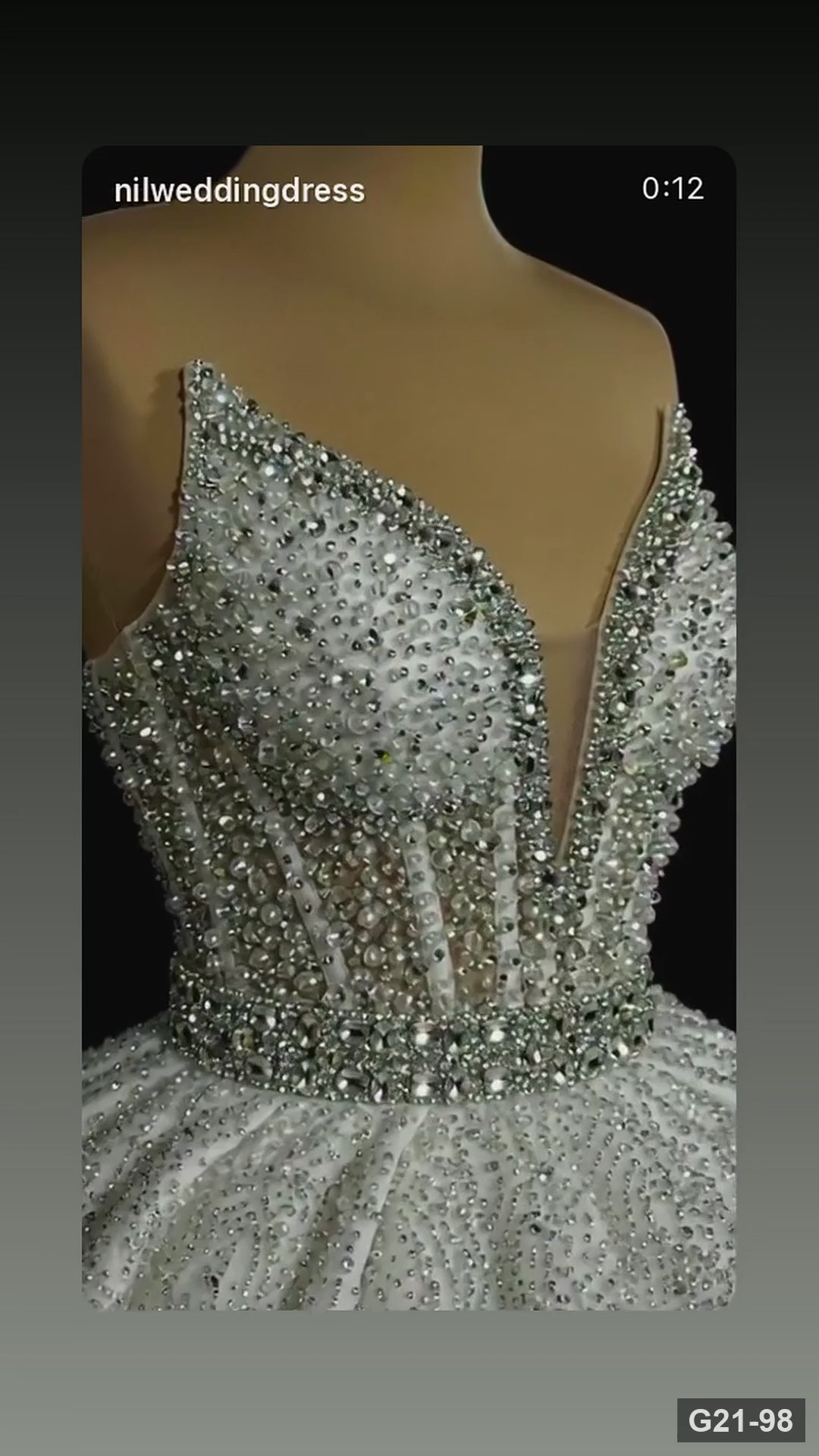 G21-098 robe de mariée princesse en dentelle ivoire avec traîne chapelle