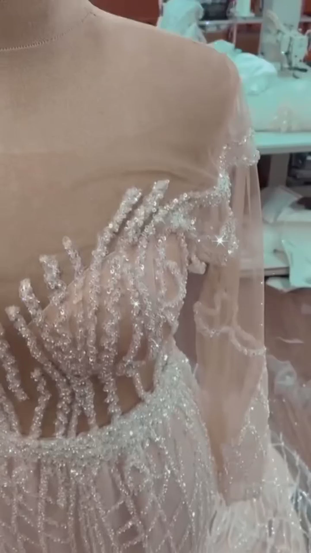 G21-115 robe de mariée princesse en dentelle ivoire avec traîne chapelle