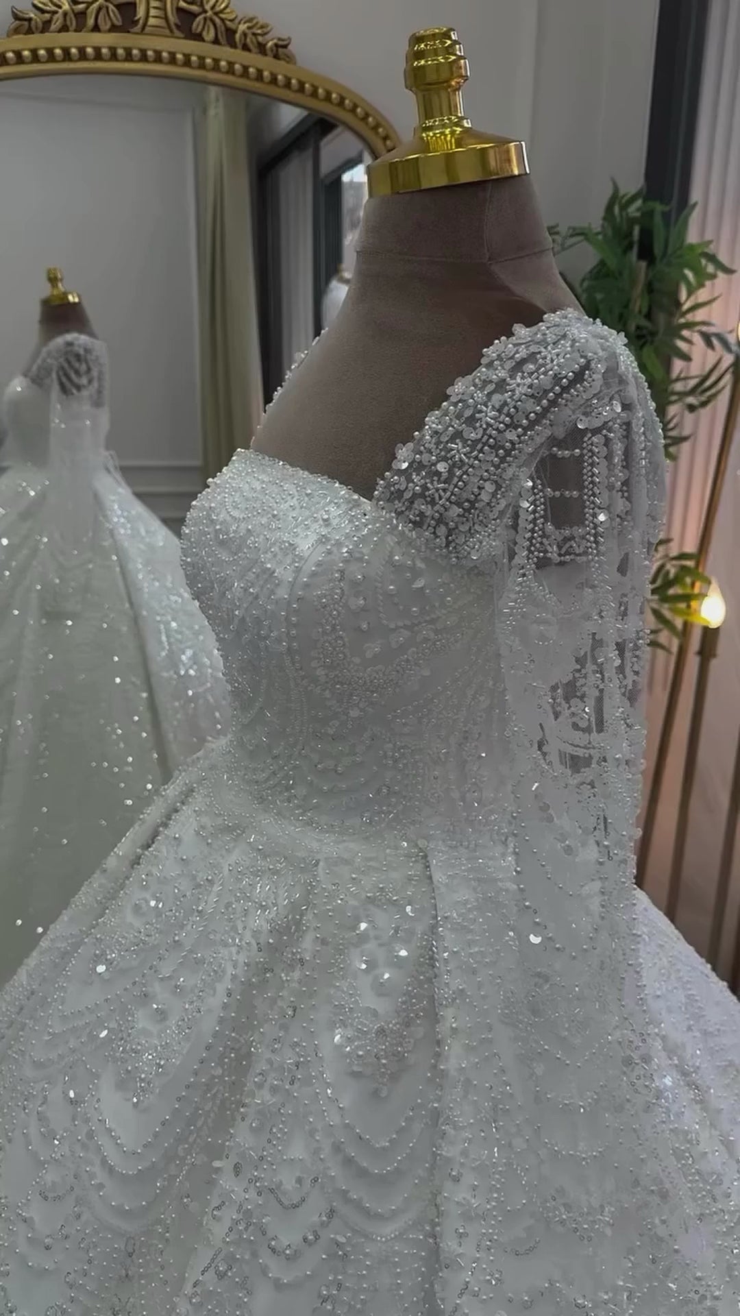 G21-107 robe de mariée princesse en dentelle ivoire avec traîne chapelle