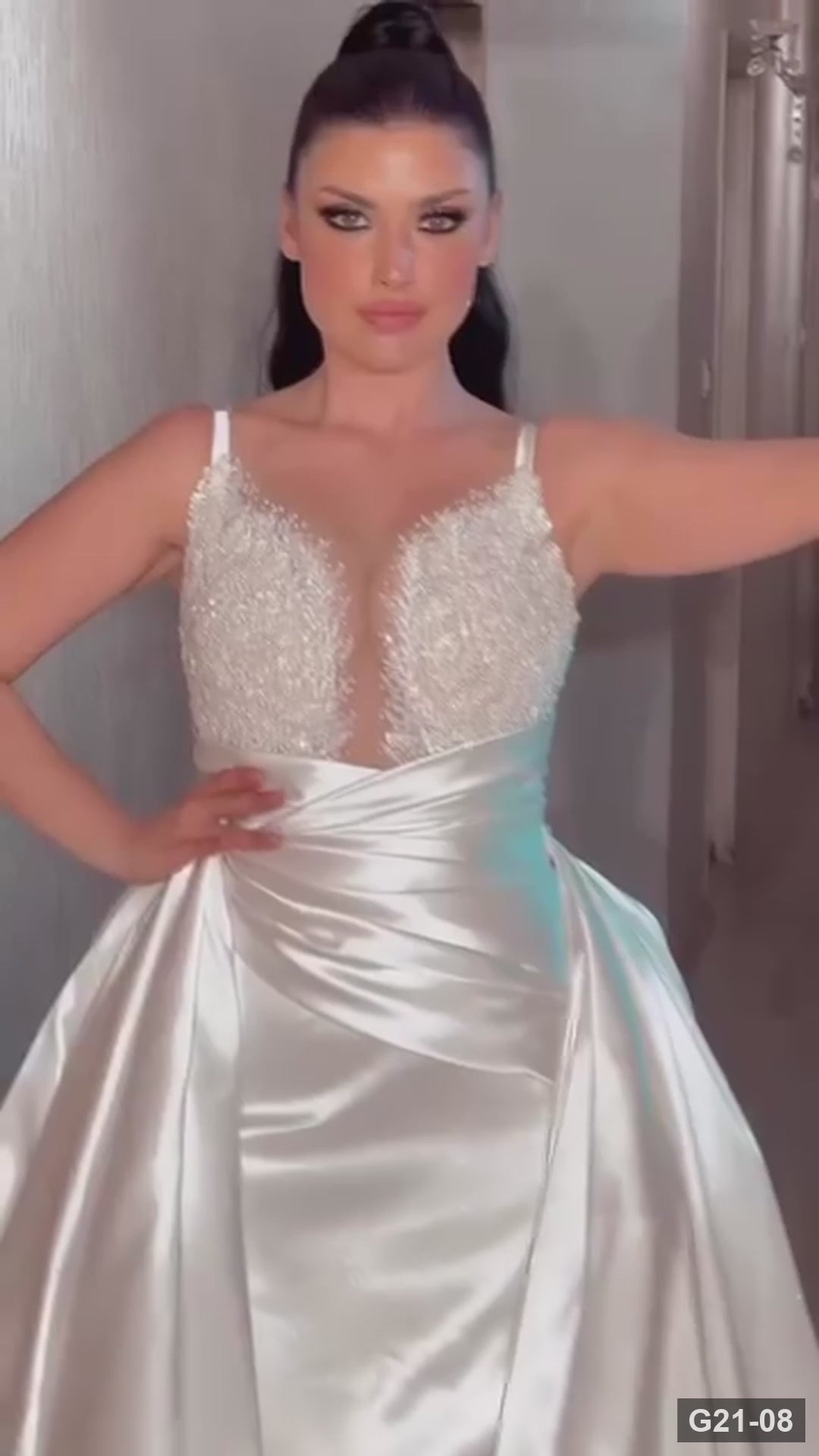 G21-008 robe de mariée coupe A en dentelle ivoire avec traîne chapelle