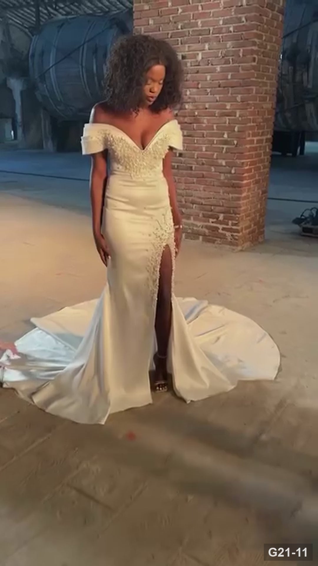 G21-011 robe de mariée sirène en dentelle ivoire avec traîne chapelle