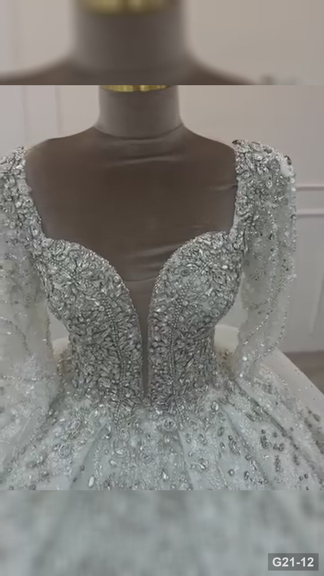 G21-012 robe de mariée princesse en dentelle ivoire avec traîne chapelle