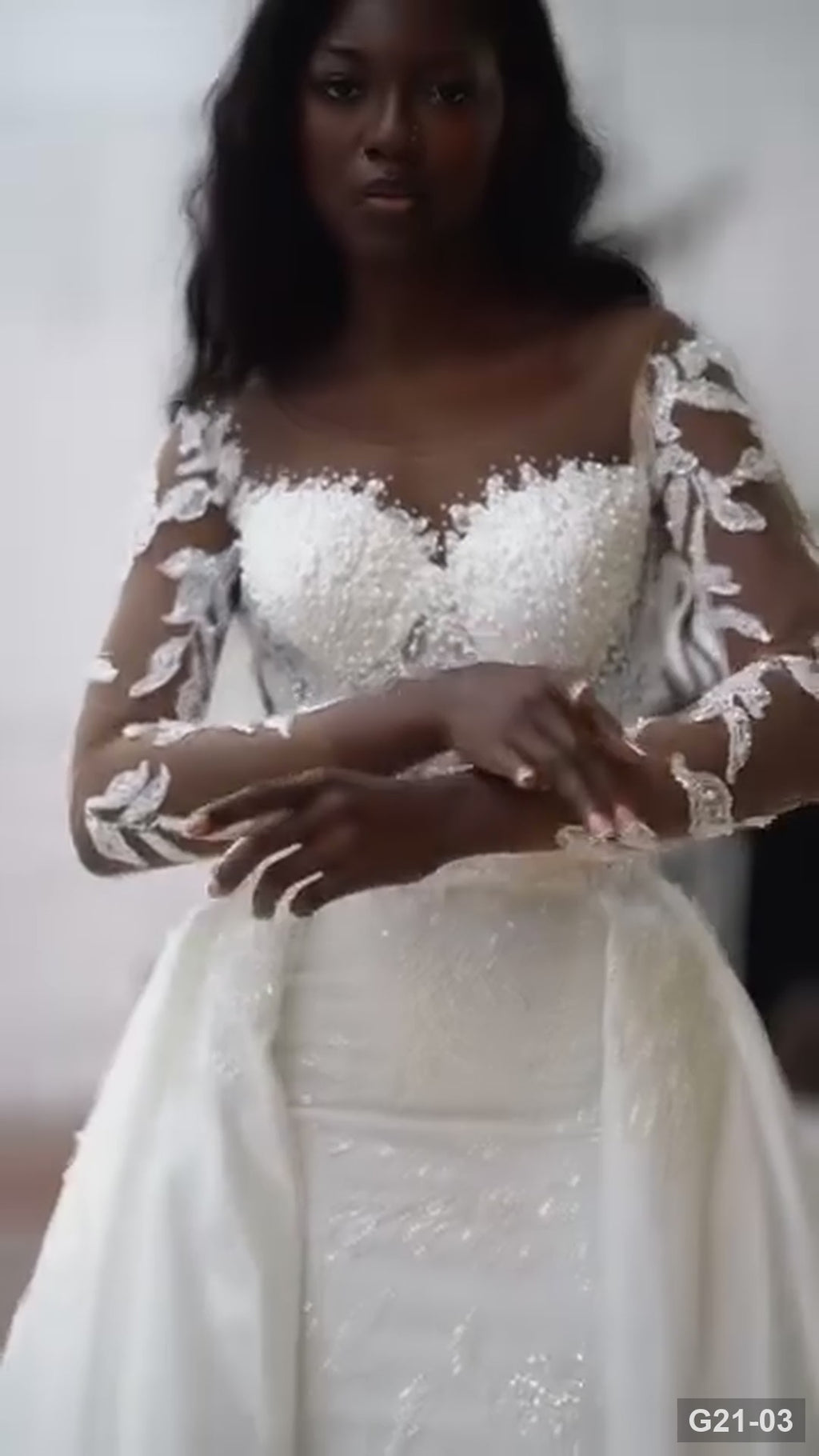 G21-003 robe de mariée coupe A en dentelle ivoire avec traîne chapelle
