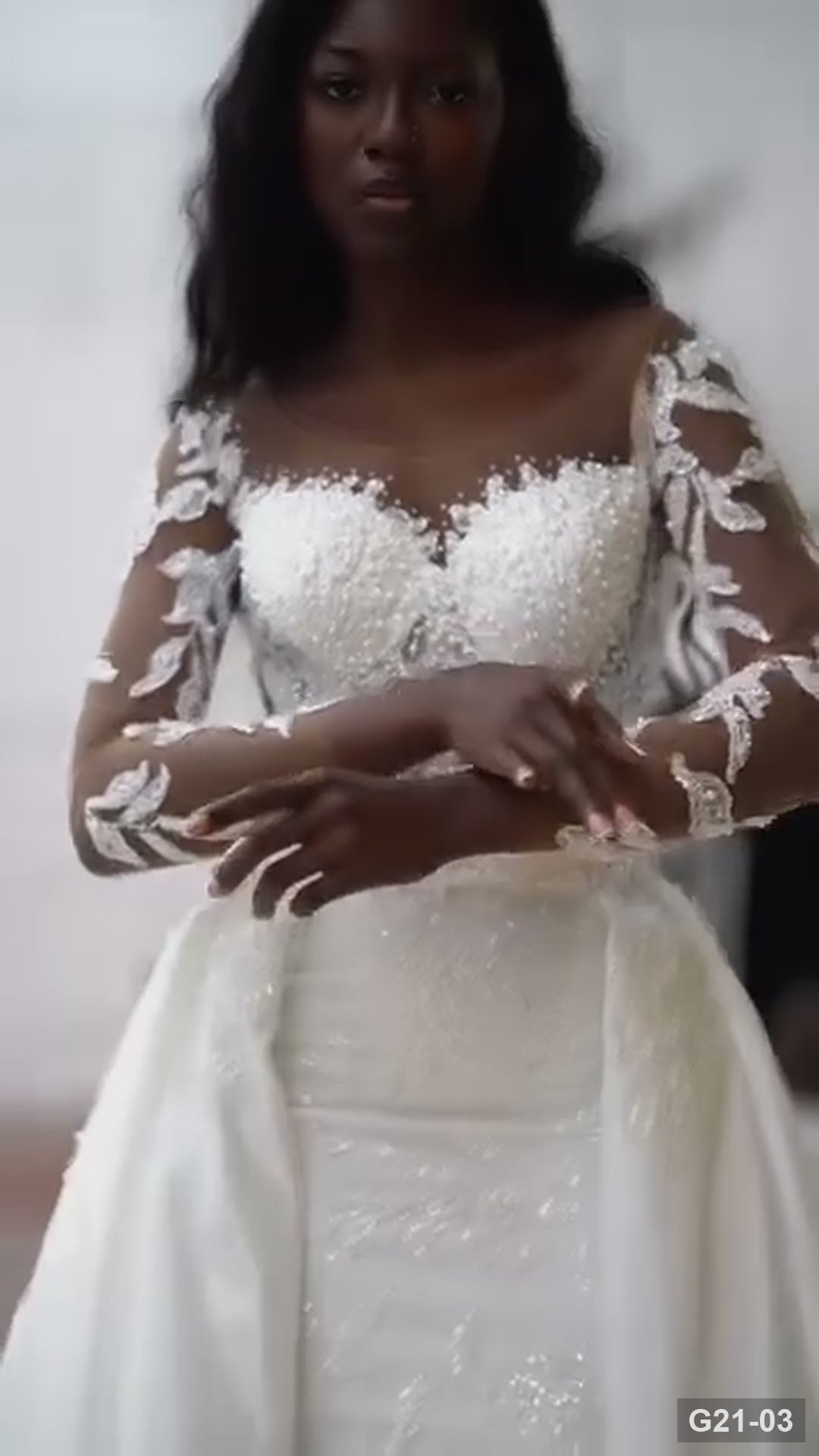 G21-003 robe de mariée coupe A en dentelle ivoire avec traîne chapelle