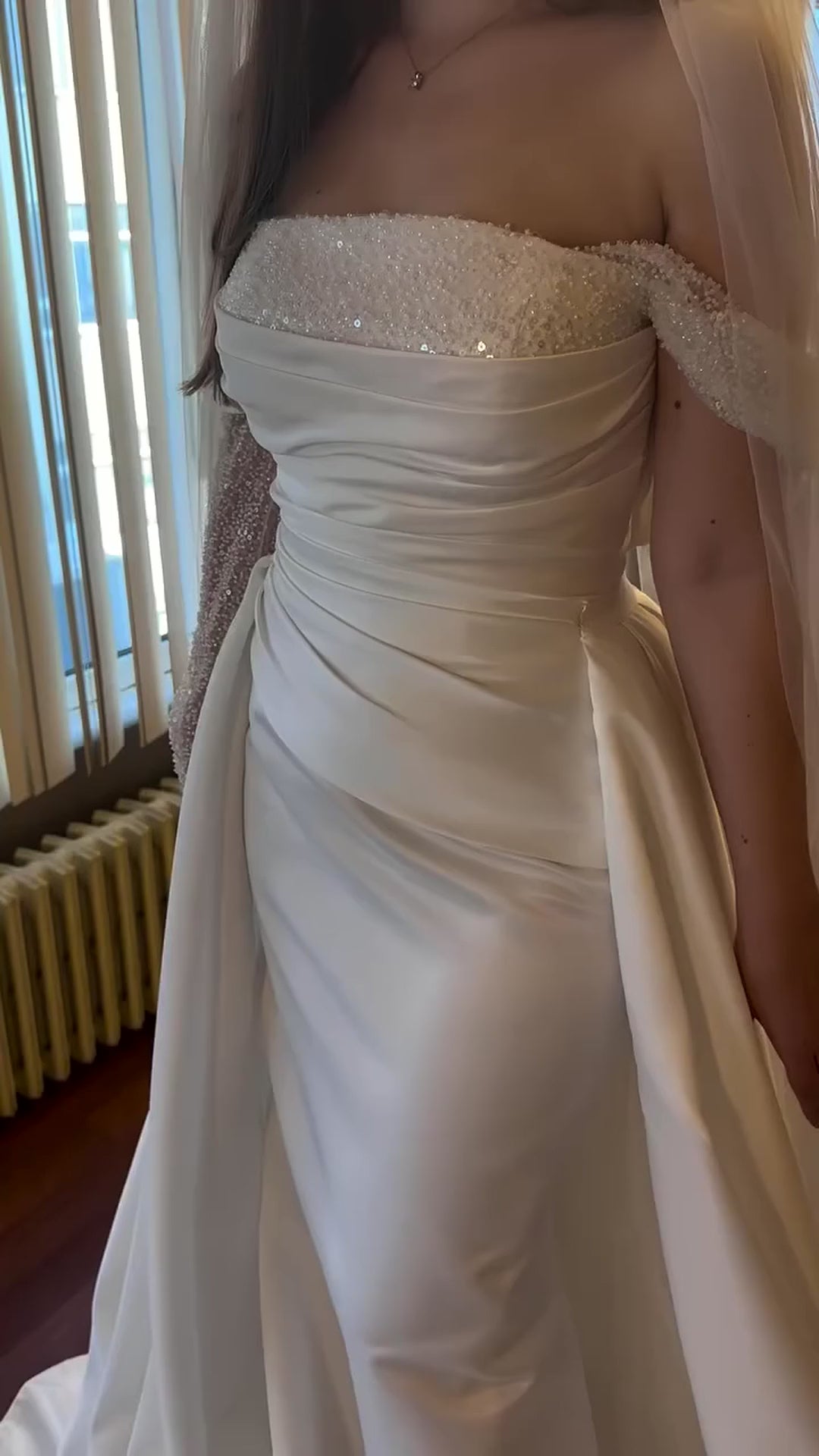 G21-114 robe de mariée sirène en dentelle ivoire avec traîne chapelle