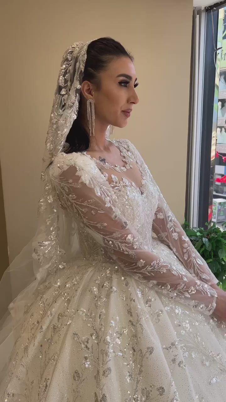 G21-106A robe de mariée princesse en dentelle perlée ivoire