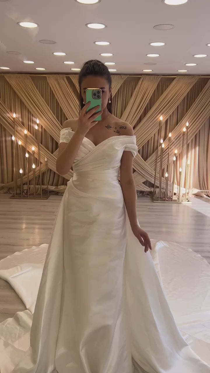 G21-093A robe de mariée princesse ornée ivoire
