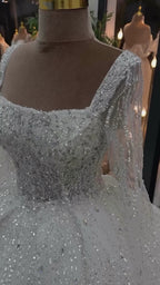 G21-105 robe de mariée princesse en dentelle ivoire avec traîne chapelle
