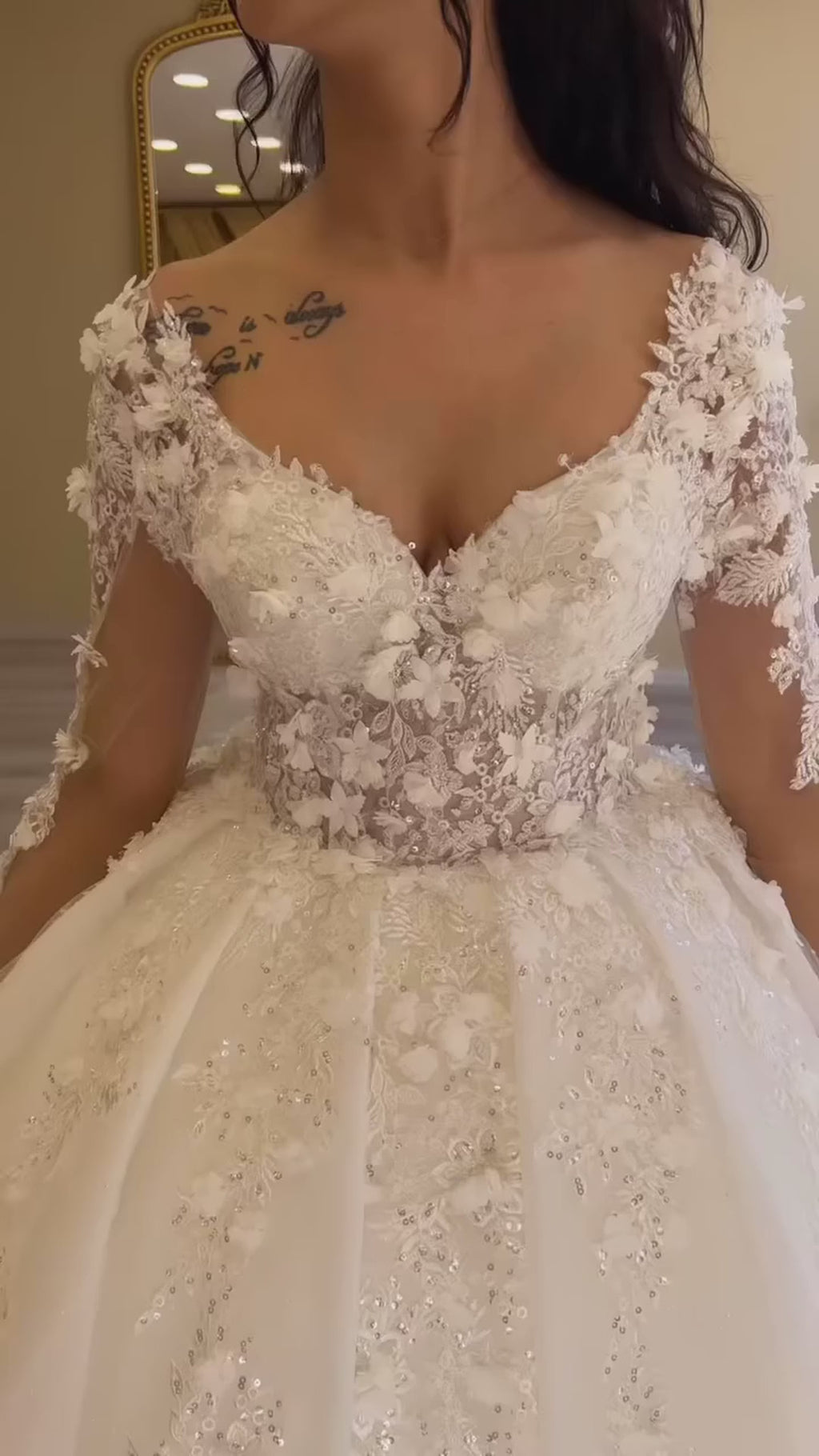 G21-100 robe de mariée princesse en dentelle ivoire avec traîne chapelle