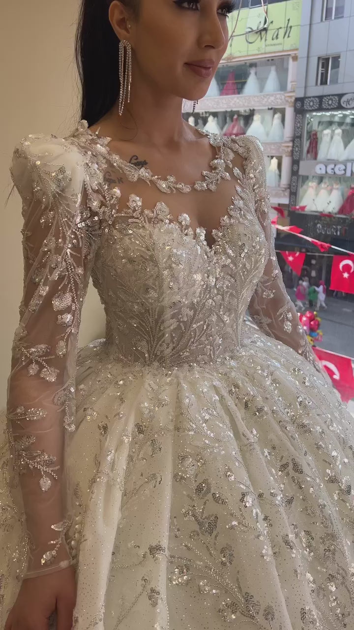 G21-110A robe de mariée princesse en dentelle perlée ivoire